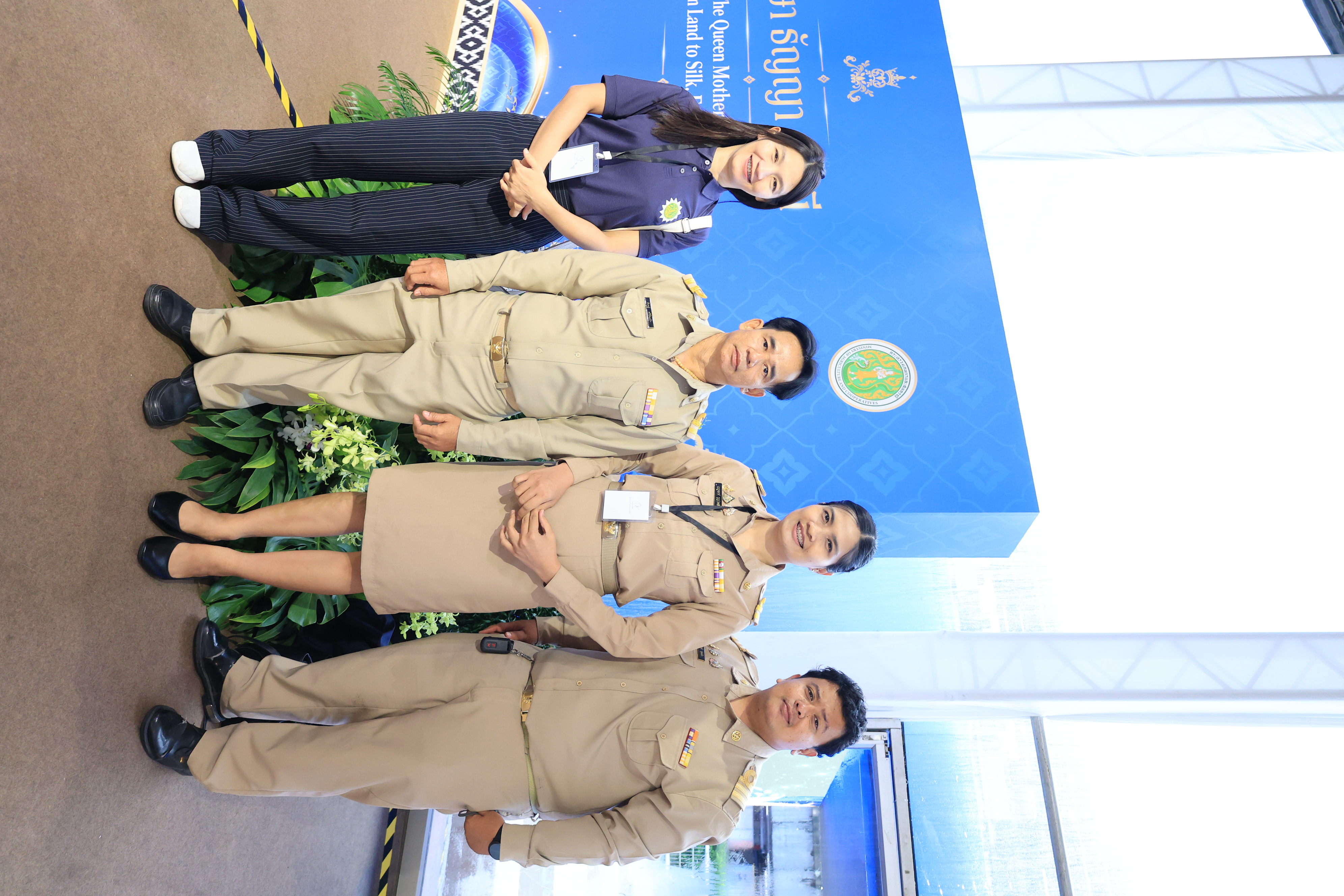 title - สำนักงานการปฏิรูปที่ดินเพื่อเกษตรกรรม ร่วมเฝ้าฯ รับเสด็จ สมเด็จพระกนิษฐาธิราชเจ้า กรมสมเด็จพระเทพรัตนราชสุดา ฯ สยามบรมราชกุมารี เสด็จพระราชดำเนินไปทรงเปิดงานเทิดพระเกียรติและน้อมรำลึก ในพระมหากรุณาธิคุณของสมเด็จพระนางเจ้าสิริกิติ์ พระบรมราชินีนาถ พระบรมราชชนนีพันปีหลวง “ภูษา ธัญญา ราชินี”